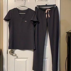 XS Charcoal Figs Scrubs